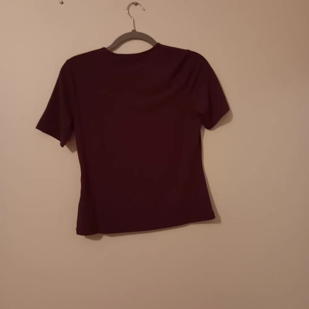 Michael Kors Burgundy Short Sleeve Keyhole Gold Button Top - Picture 3 of 4